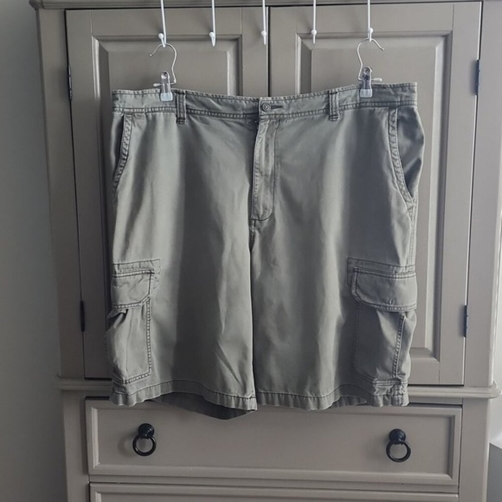 Old navy Military cargo shorts size 44